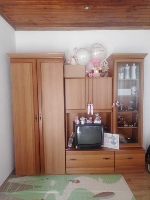 Продавам светла секция