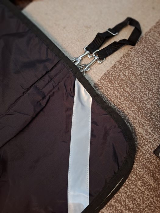 Продаётся супер стильная попона.НЕМЕЦКОЕ качество.Со съемным капором.