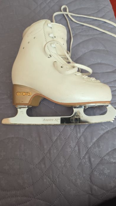Продам коньки edea
