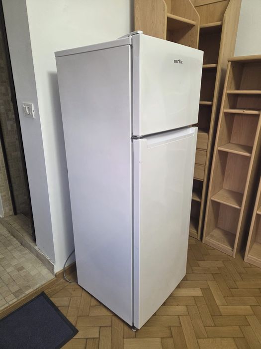 Vând frigider Arctic 233l