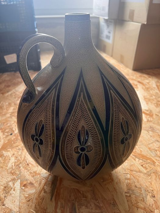 Vază lucrata manual