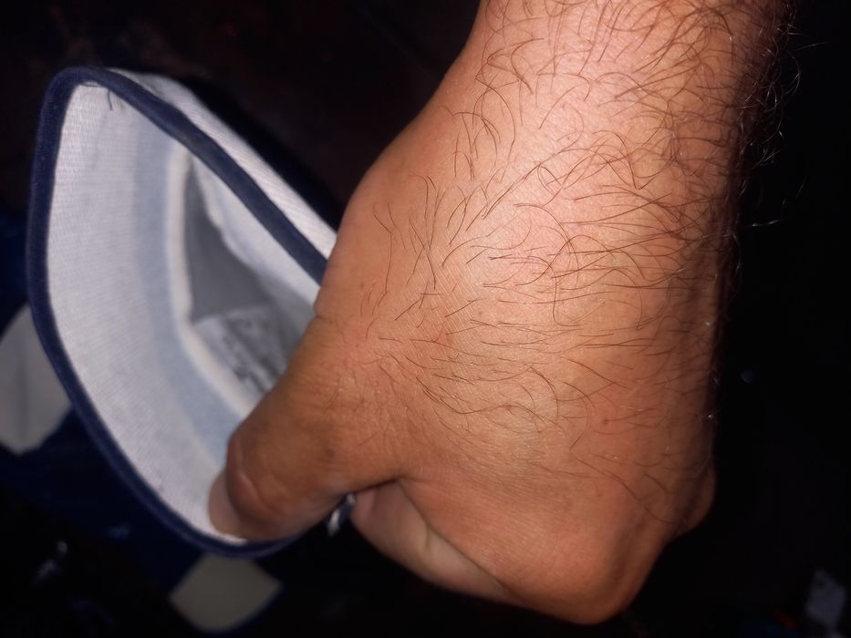 Перчатки зимние и резиновые.