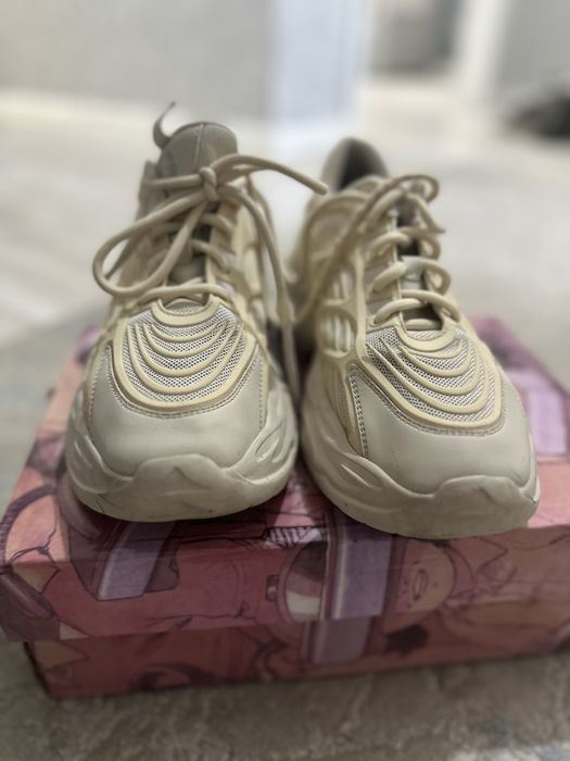 Кросовки , Изики 39 р. 2800