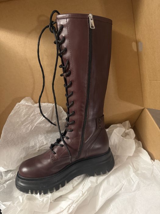 Сапоги женские. Кожа.