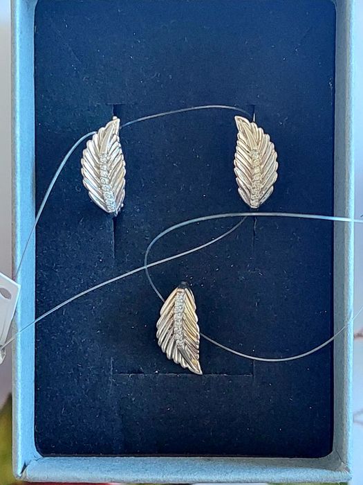 Золотой комплект,серьги с бриллиантами