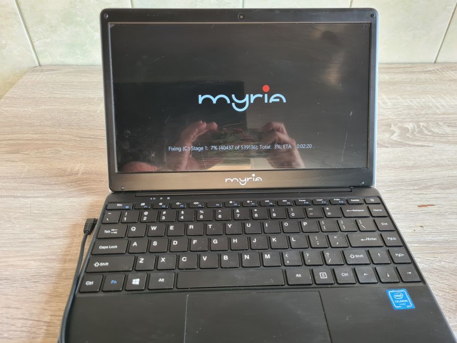 Vand 2 laptopuri Toshiba si Myria