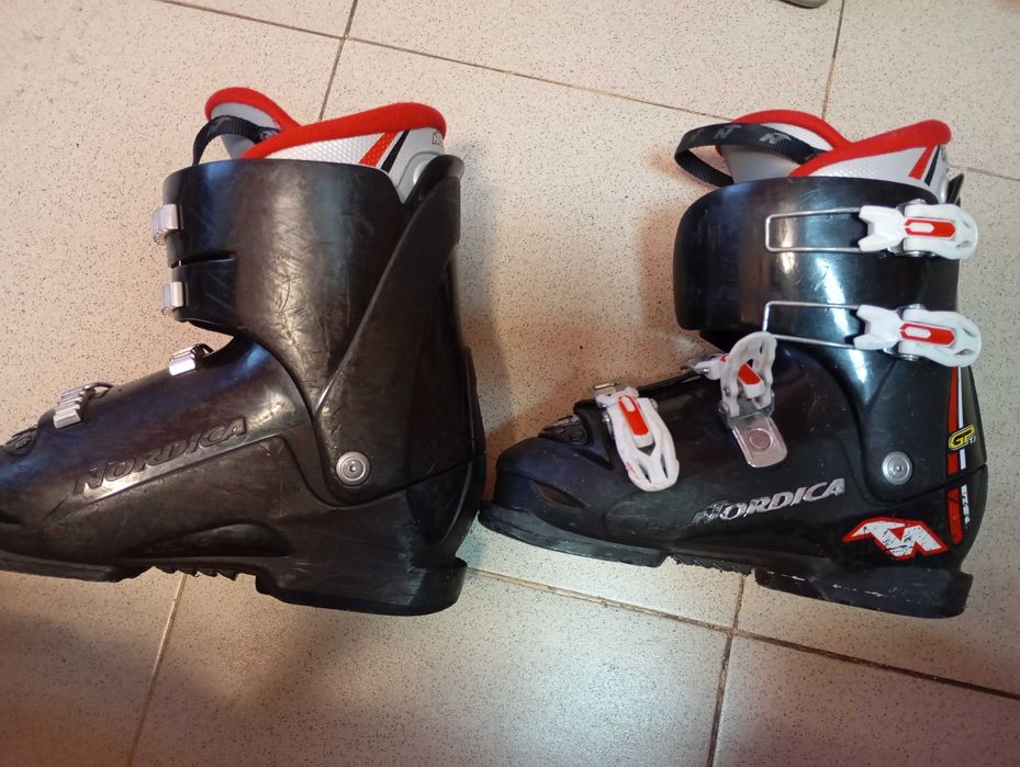 Ски обувки 38- 38.5размер + каска S размер-35 лв