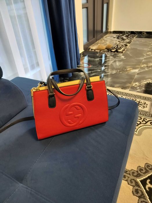 Vând geanta gucci la jumătate de preț în stare buna