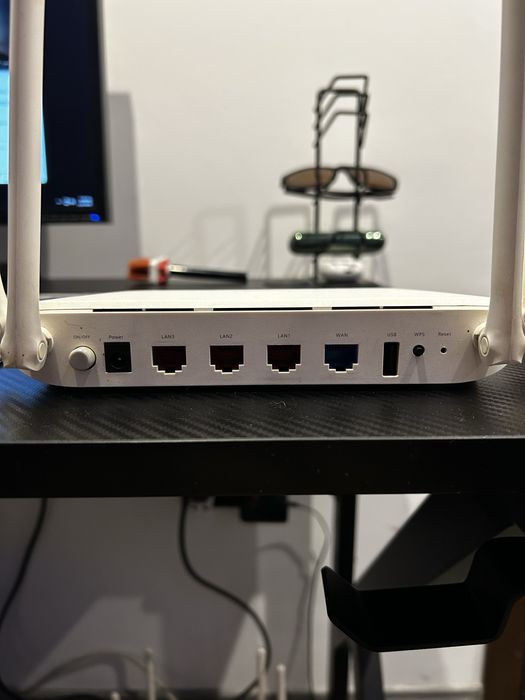 Router Wireless FiberHome SR1041Y – Dual Band, Stabilitate și Viteza