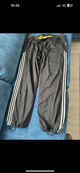 Vând trening adidas