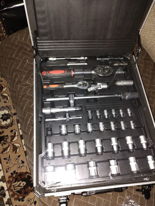 Чемодан с инструментами