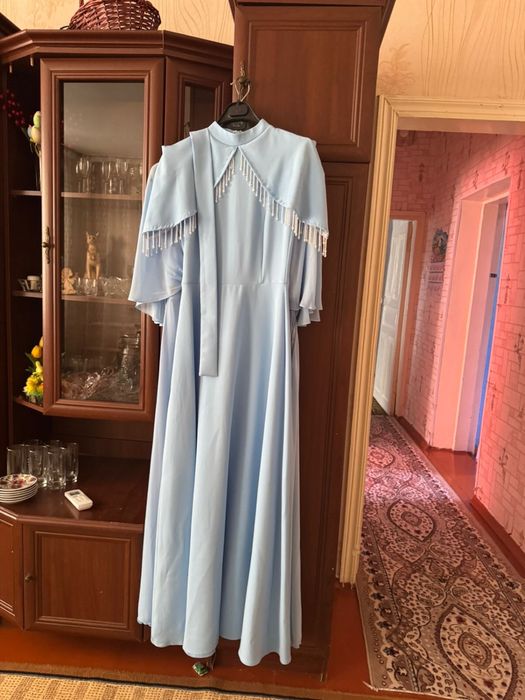 Платья вечерние.