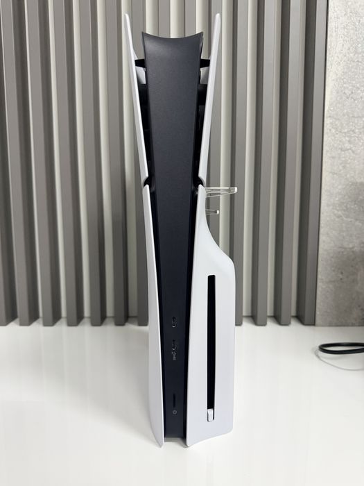 PlayStation 5 Slim Disc Edition + FC26 (Garanție eMag 2027)