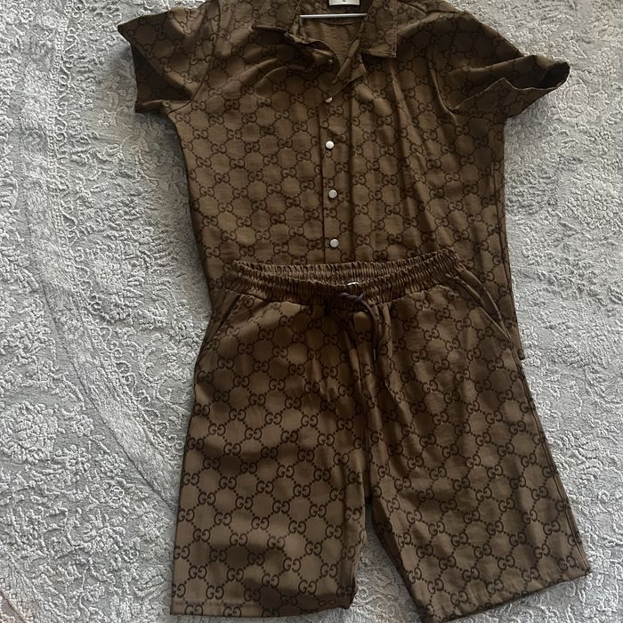 Costum barbatesc Gucci