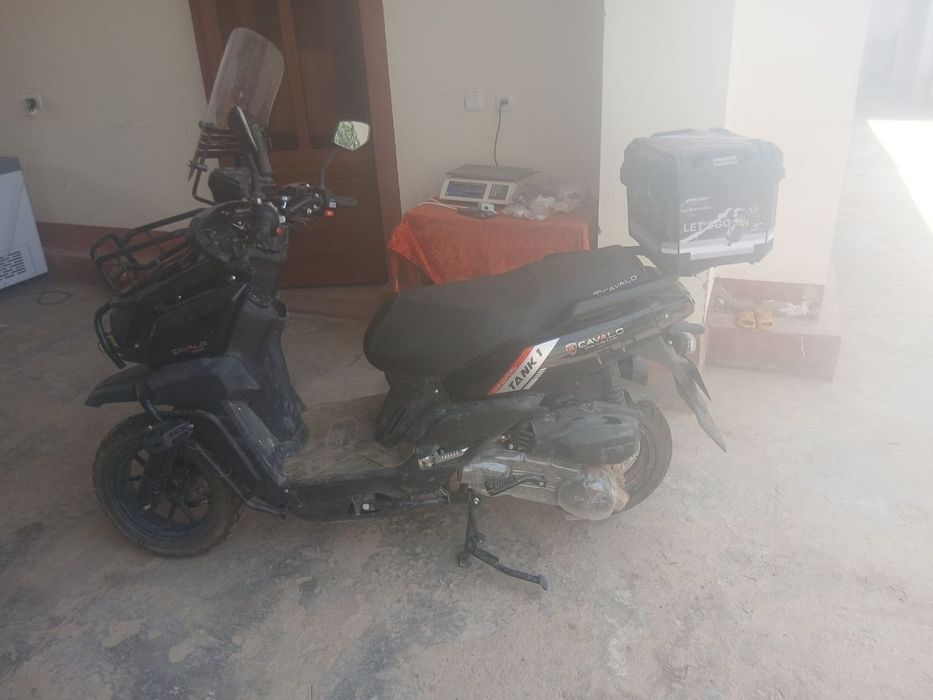 Tank sukutir benzenda qora rang yangi