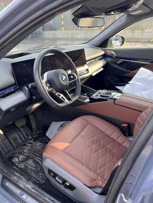 BMW i 5                                                        .