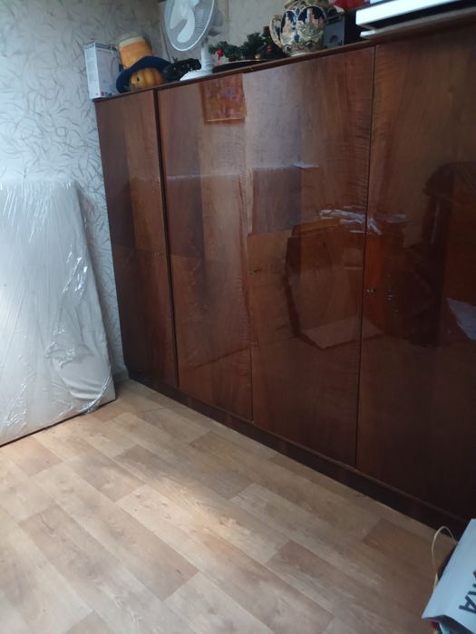Старинен гардероб на 80год.