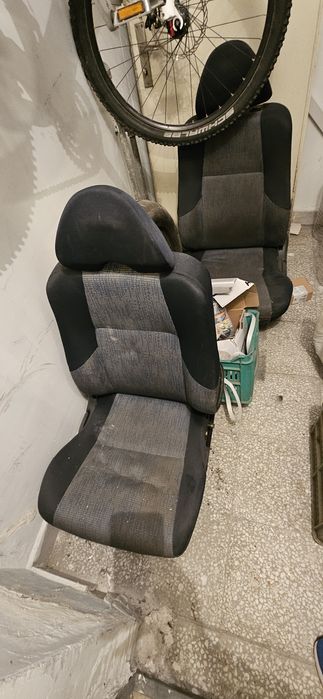 Предни седалки Honda HRV 4 врати.