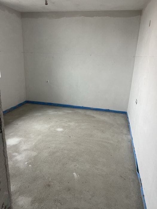 НОВА самостоятелна къща с двор