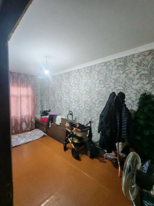 Ibin sinoda 5 xonali 2 etaj kvartira sotiladi !!