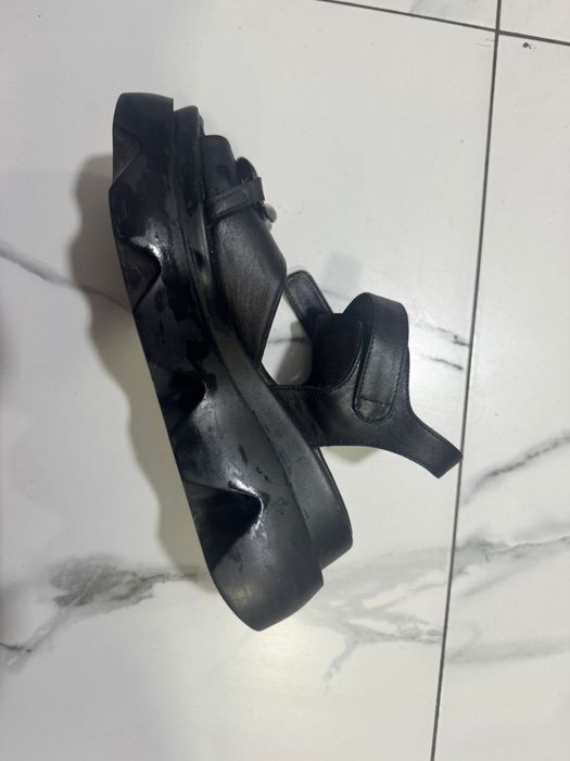 Продам босоножки