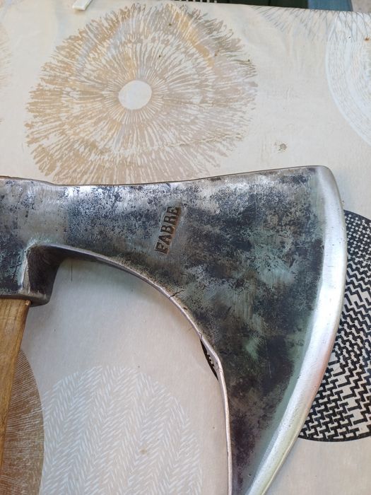 Стари топори запазени за годините си