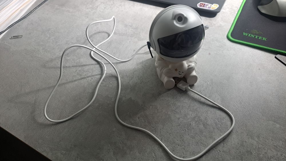 светящийся фонарик/космонавт