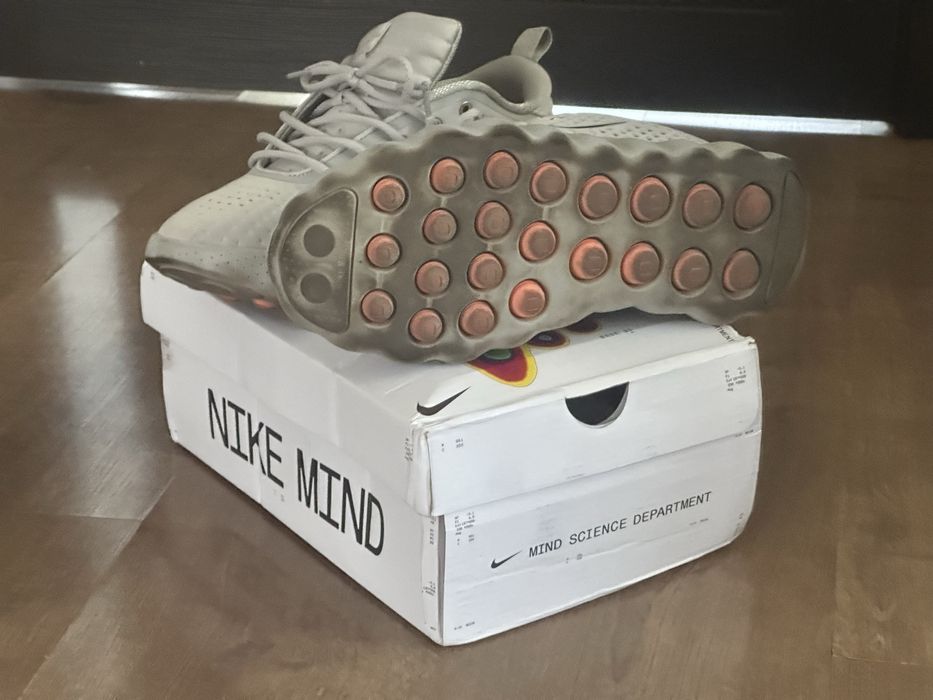 Продам ортопедические кроссовки Nike mind 002
