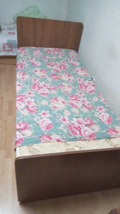 Продам кровать  забирать с КШТ