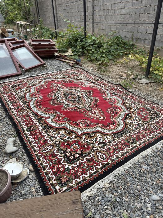 Продам ковер в отличном состоянии