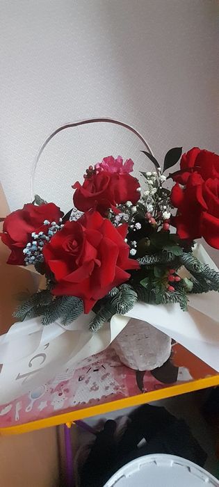 Продам цветы в корзине