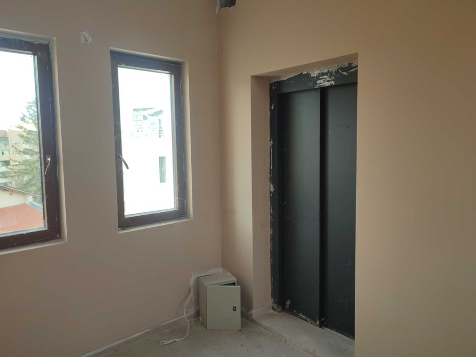 Многостаен с 360-градусова панорамна тераса! Собствен асансьор!