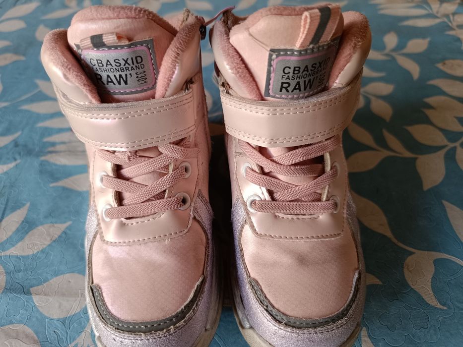 Продам кроссовки для девочки!