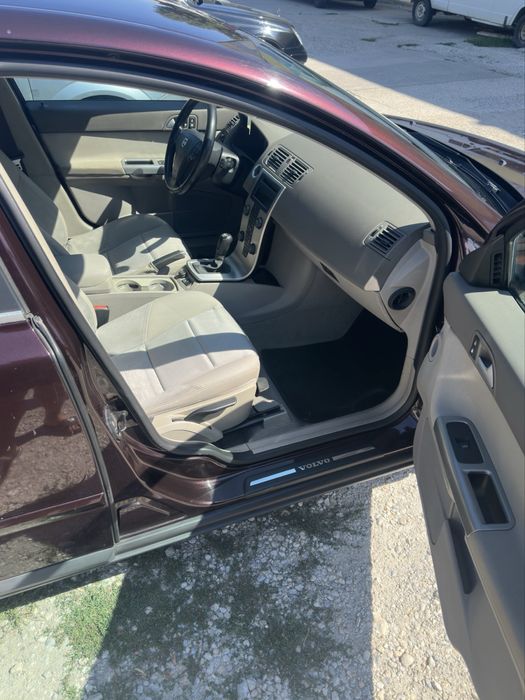 Продавам VOLVO V50