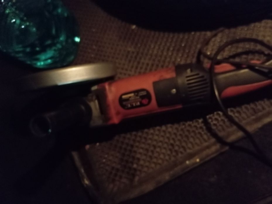 Продам болгарку Пит