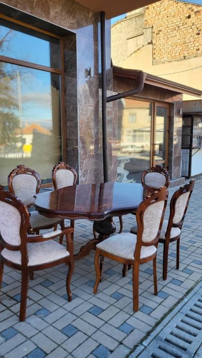 Трапезна маса със столове