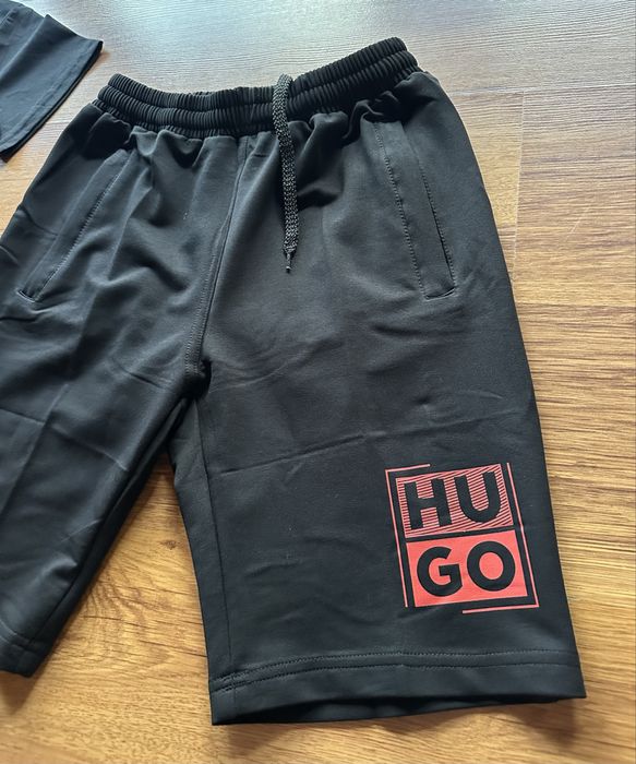 Мъжки,памучен,черен къс комплект Hugo BOSS с червено лого и ципове на джобовете