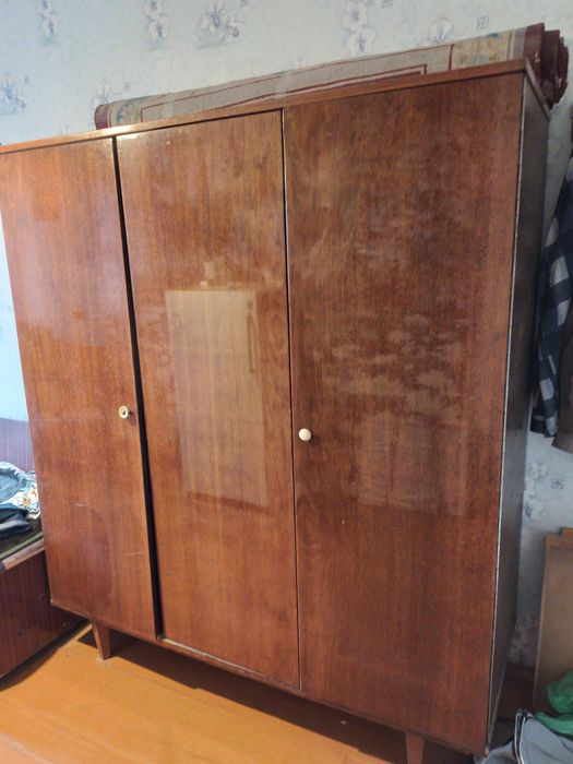 Советский шкаф для одежды