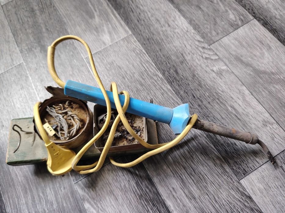 паяльник ссср оригинал работает от вашей розетки в которой 220