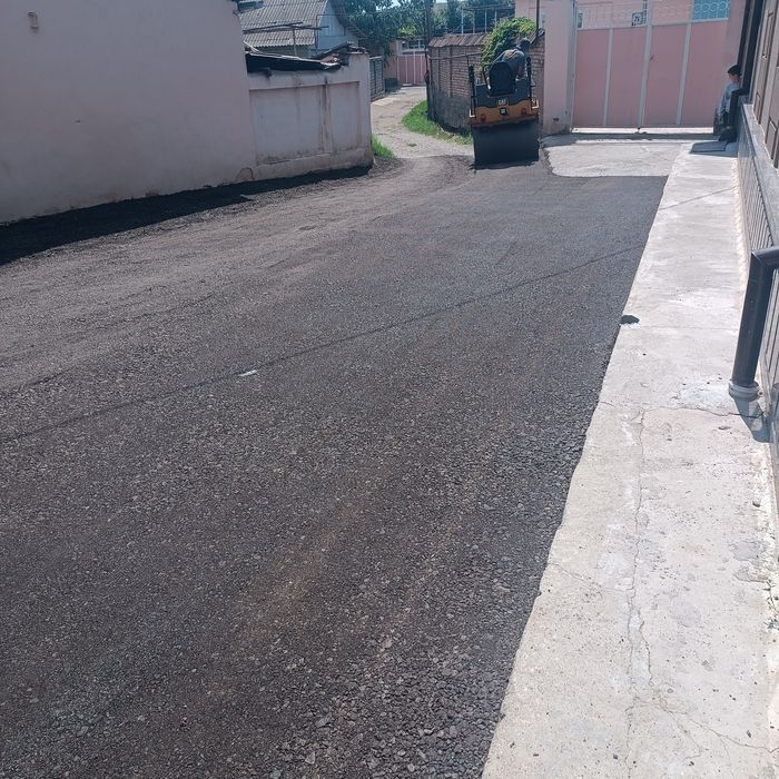 Asfalt yotqizib beramiz zamonaviy texnikalar mavjud.