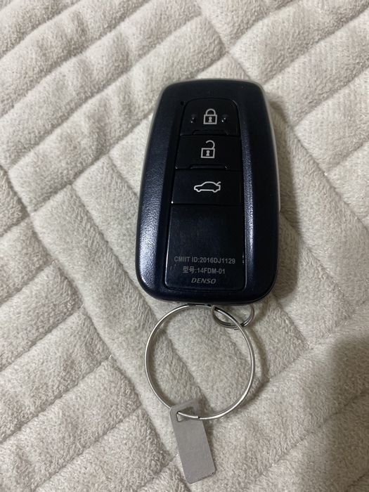 Продам ключи от камри 75