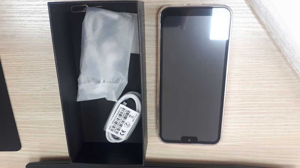 Продаётся новый телефон за 100$