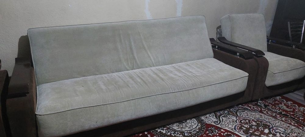 Divan sotiladigan holati yaxshi remont shart emas