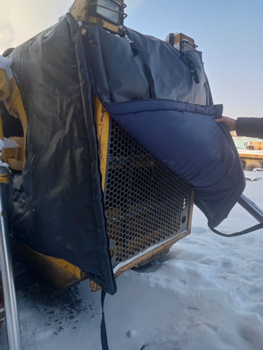 Утеплитель капота на спецтехнику