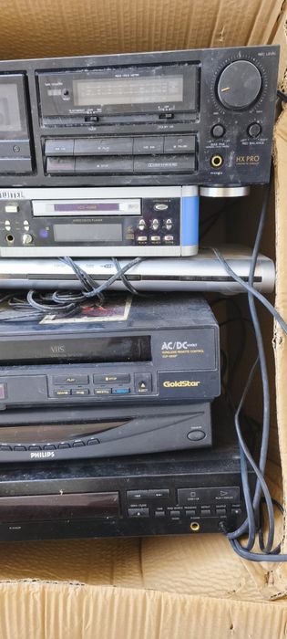 CD player stereo cassette deck radio vido mp3 vhs dv3 music sisstem