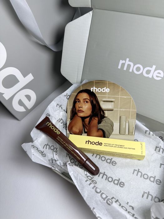 rhode Caramelized Banana Lip Gloss гланц балсам за устни Peptide Treatment карамелизиран банан от Hailey x Justin Bieber колекция