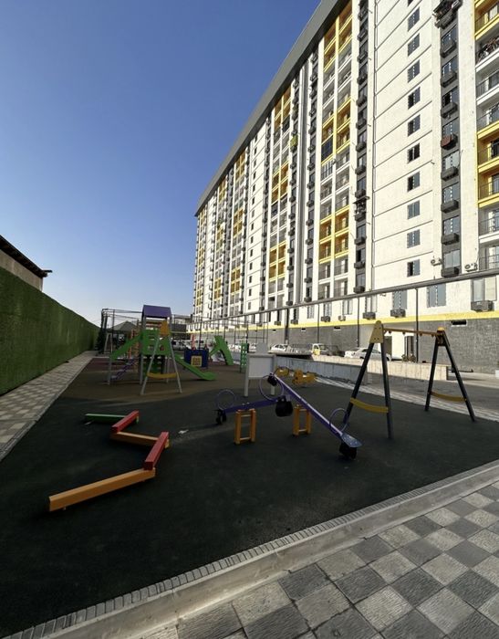 1 xonali karobka kvartira sotiladi. Lokatsiya Olmos va Rohat metro