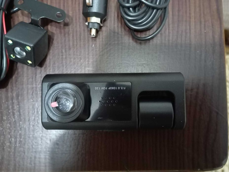 Cameră Auto Triplă FullHD – 3-în-1 Fata / Spate / Interior