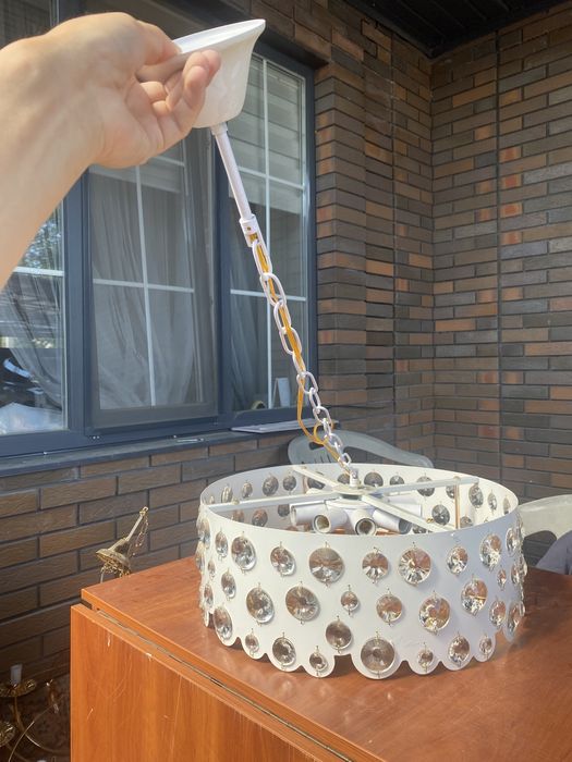 Продам новую красивую люстру