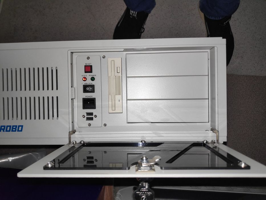 Промышленный компьютер IROBO-2000